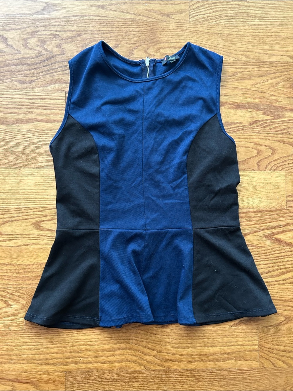 Guess Sleeveless Navy and Black Peplum Top Size L